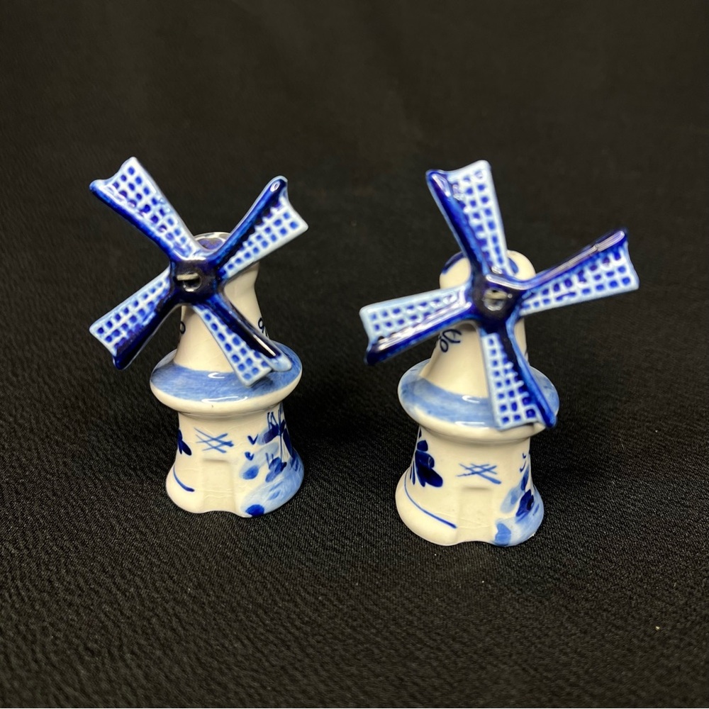 Windmill Salt & Pepper Shakers White Royal Delft Blue Holland Souvenir Dutch Vtg